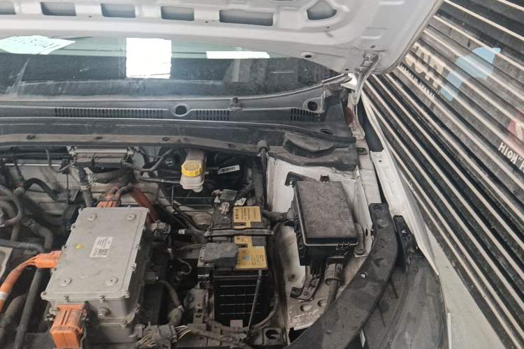 Used WM Motor E.5 2021 Revised Version 400 Ji Ke Xing Engine Bay Left