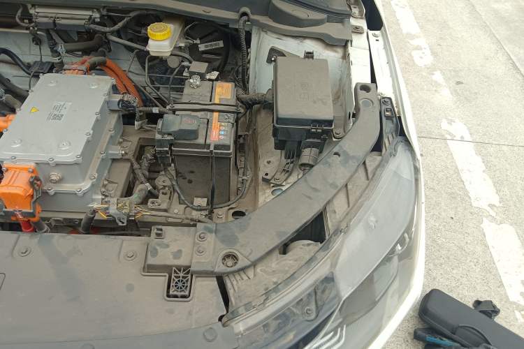 Used WM Motor E.5 2021 Revised Version 400 Ji Ke Xing Engine Bay Left