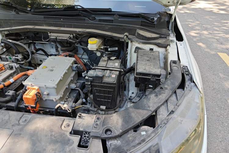 Used WM Motor E.5 2021 500 Ji Ke Xing Engine Bay Left