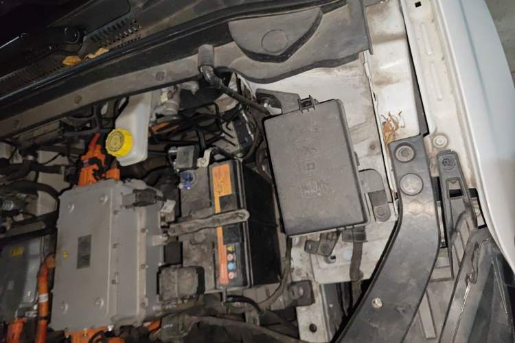 Used WM Motor E.5 2021 400 Ji Ke Xing Engine Bay Left