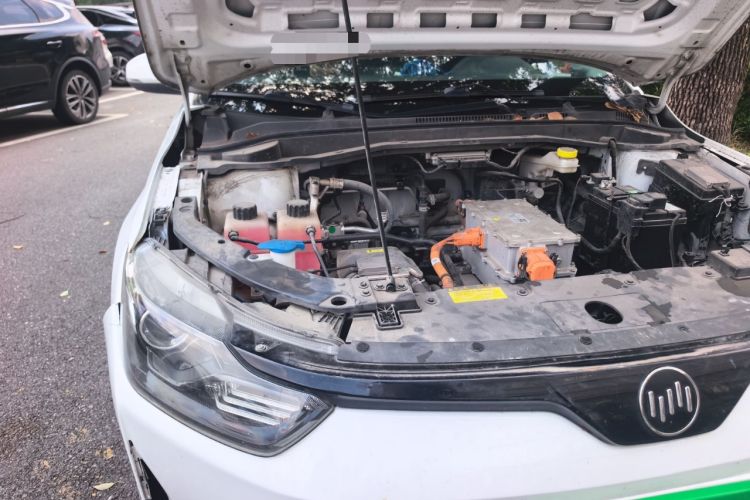 Used WM Motor E.5 2021 500 Ji Ke Xing Engine Bay Right