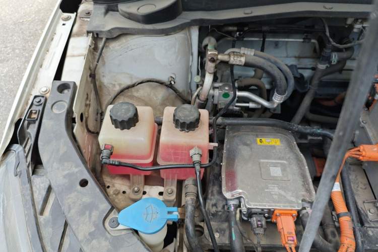 Used WM Motor E.5 2021 500 Ji Ke Xing Engine Bay Right