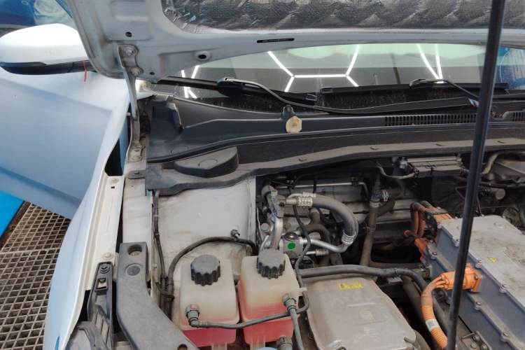 Used WM Motor E.5 2021 500 Ji Ke Xing Engine Bay Right