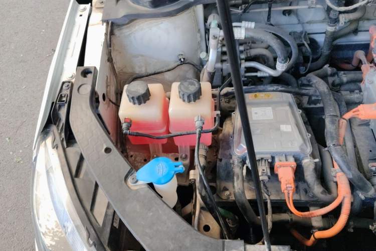 Used WM Motor E.5 2021 Revised Version 400 Ji Ke Xing Engine Bay Right