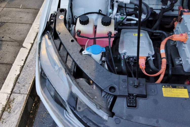 Used WM Motor E.5 2021 500 Ji Ke Xing Engine Bay Right