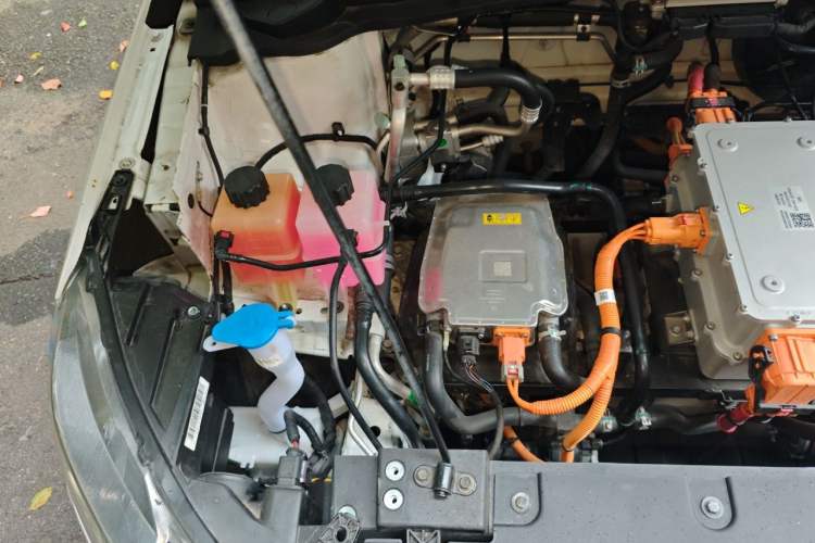 Used WM Motor E.5 2021 500 Ji Ke Xing Engine Bay Right