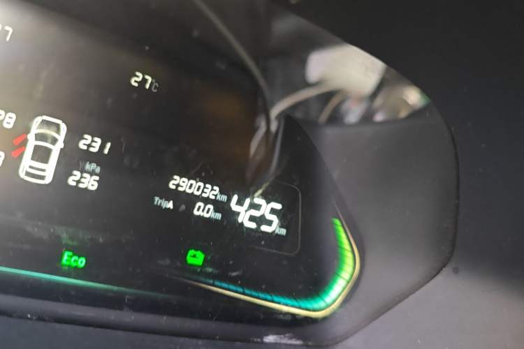 Used WM Motor E.5 2021 500 Smart Journey Odometer Close Up