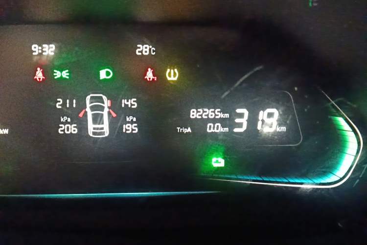 Used WM Motor E.5 2021 Revised Version 400 Ji Ke Xing Odometer Close Up