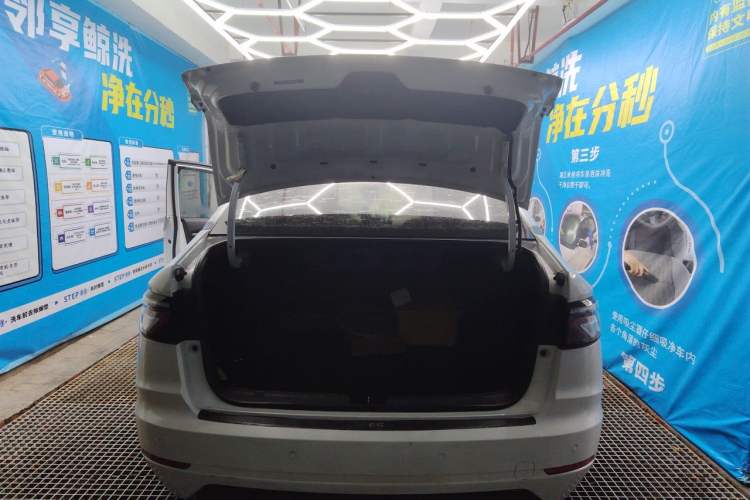 Used WM Motor E.5 2021 500 Ji Ke Xing Trunk