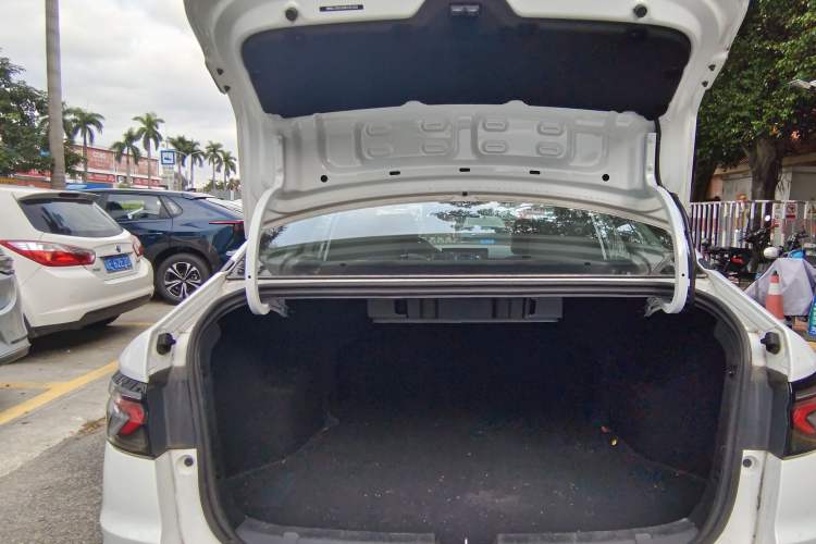 Used WM Motor E.5 2022 Zhike Xing Interior 10