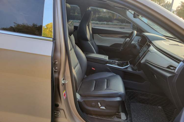 Used WM Motor EX5 2018 EX5 400 Extra Innovation Edition Interior 10
