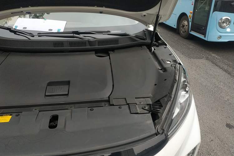 Used WM Motor EX5 2018 EX5 400 Extra Innovation Edition Engine Bay Left