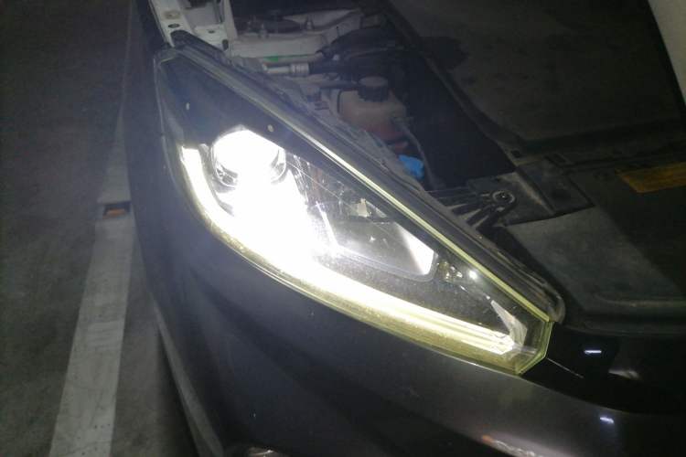 Used WM Motor EX5 2019 EX5 Extra Innovation Edition 400 Right Front Headlight
