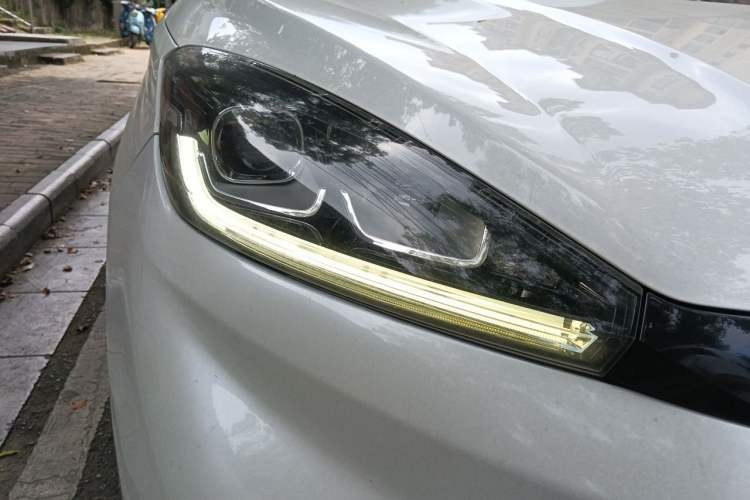 Used WM Motor EX5 2019 EX5 Zhixing 2.0 Lite Exploration Edition 400 Right Front Headlight