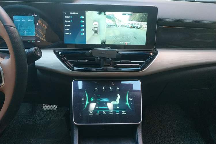 Used WM Motor W6 2021 520km PRO All-Round Edition Audio And AC Panel
