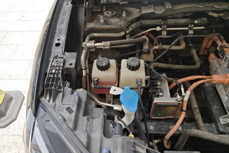 Used WM Motor W6 2021 520 km NEX Exploration Edition Engine Bay Right
