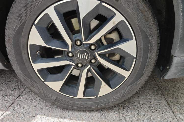 Used WM Motor W6 2021 520 km NEX Exploration Edition Right Front Wheel Hub