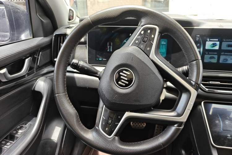 Used WM Motor W6 2021 520 km NEX Exploration Edition Steering Wheel