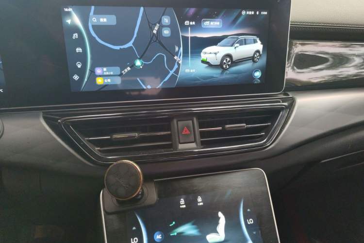 Used WM Motor W6 2021 520 km NEX Exploration Edition Audio And AC Panel