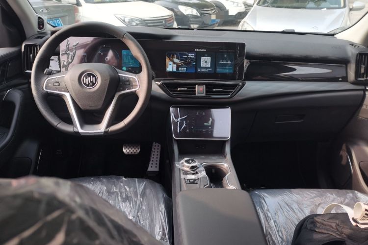 Used WM Motor W6 2021 520 km NEX Exploration Edition Center Console
