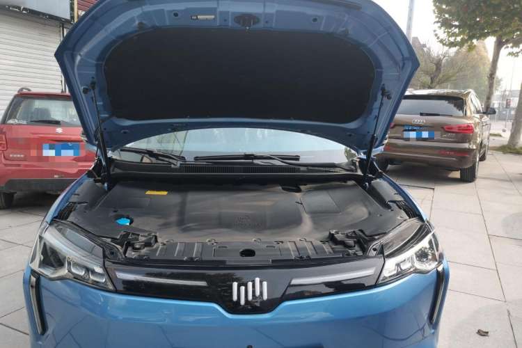 Used WM Motor W6 2021 520 km NEX Exploration Edition Engine Bay