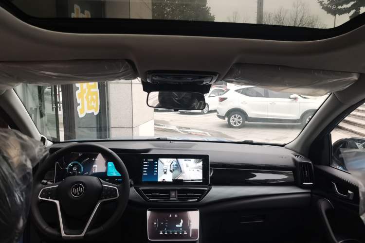 Used WM Motor W6 2021 520 km NEX Exploration Edition Headliner