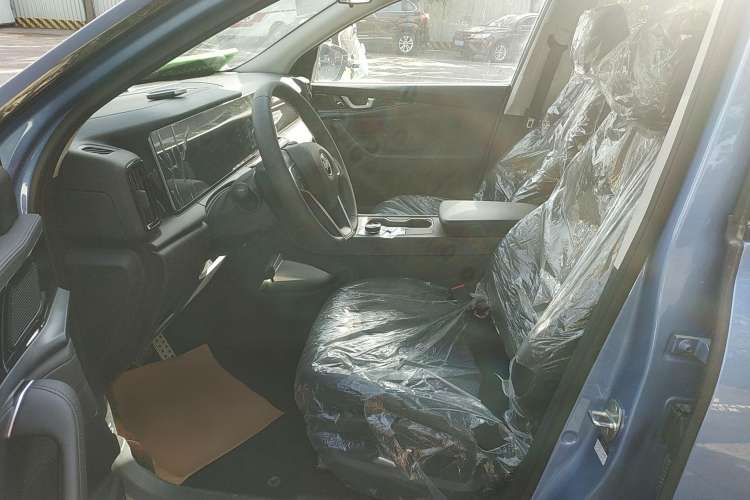 Used WM Motor W6 2021 520 km NEX Exploration Edition Left Front Seat