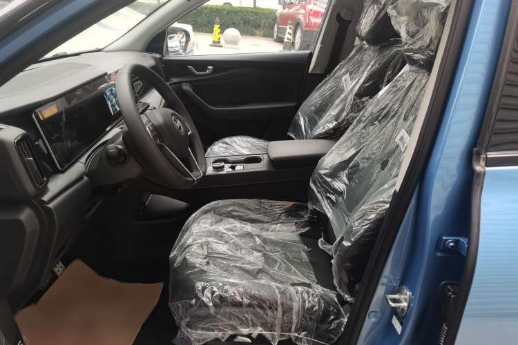 Used WM Motor W6 2021 520 km NEX Exploration Edition Left Front Seat