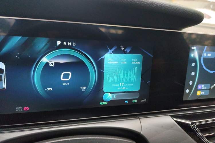Used WM Motor W6 2021 520 km NEX Exploration Edition Odometer Close Up