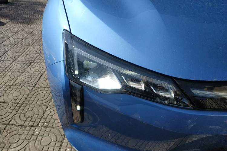 Used WM Motor W6 2021 520 km NEX Exploration Edition Right Front Headlight