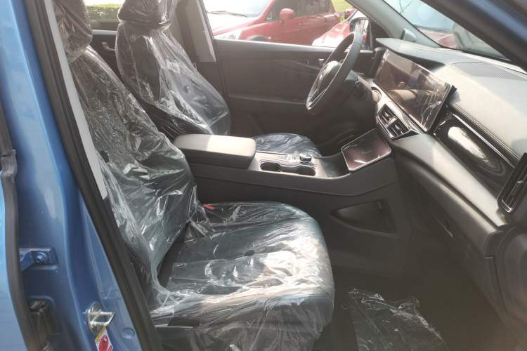 Used WM Motor W6 2021 520 km NEX Exploration Edition Right Front Seat