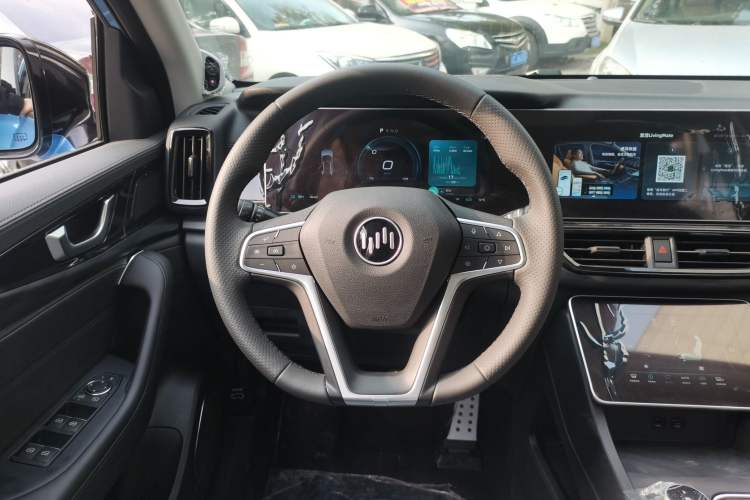 Used WM Motor W6 2021 520 km NEX Exploration Edition Steering Wheel