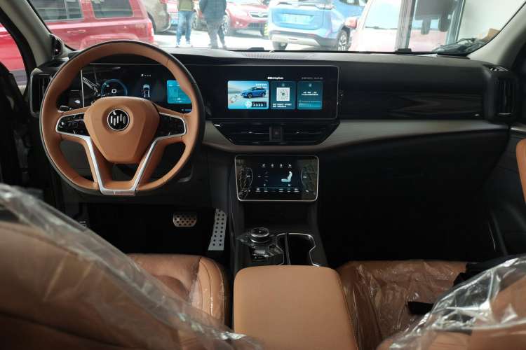 Used WM Motor W6 2021 520 km NEX Exploration Edition Center Console