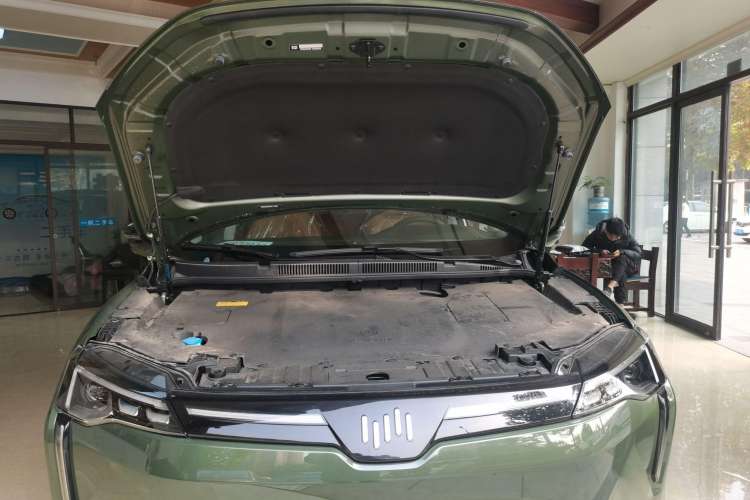 Used WM Motor W6 2021 520 km NEX Exploration Edition Engine Bay