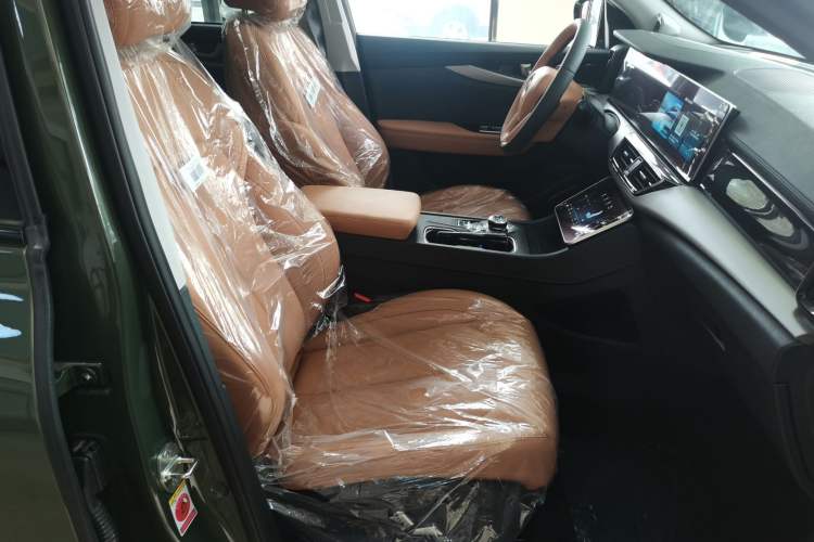 Used WM Motor W6 2021 520 km NEX Exploration Edition Right Front Seat
