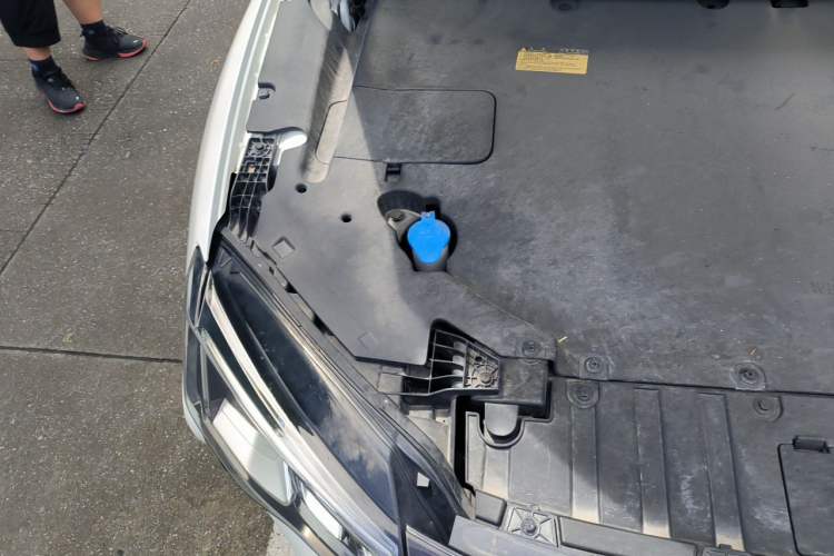 Used WM Motor W6 2021 520 km NEX Exploration Edition Engine Bay Right