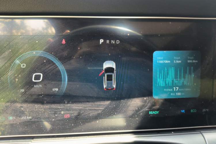 Used WM Motor W6 2021 520 km NEX Exploration Edition Odometer Close Up