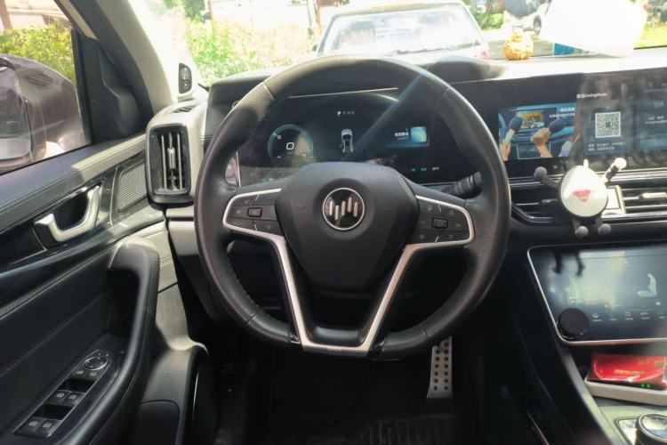Used WM Motor W6 2021 520 km NEX Exploration Edition Steering Wheel