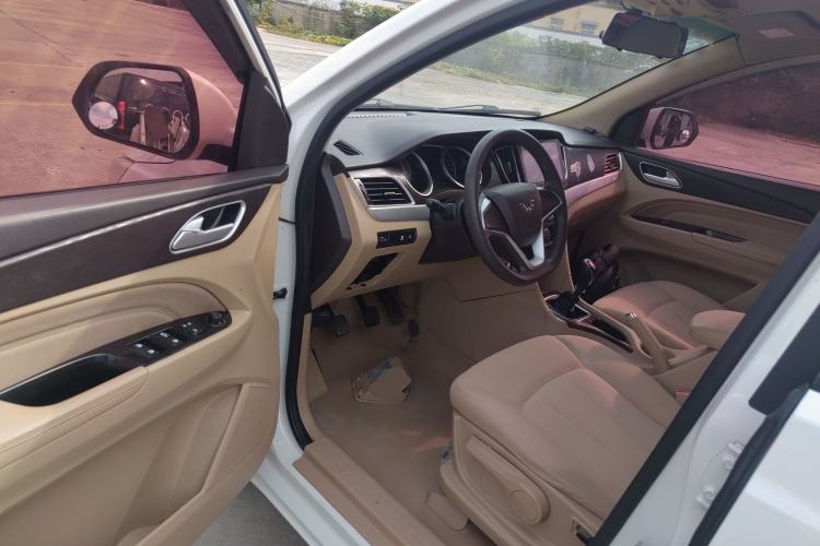 Used Wuling 730 2020 Commercial Vehicle 1.5L Manual Value Edition 7 Seats Driver Seat