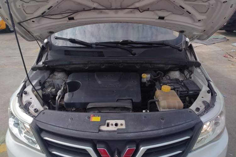 Used Wuling 730 2020 Commercial Vehicle 1.5L Manual Value Edition 7 Seats Engine Bay