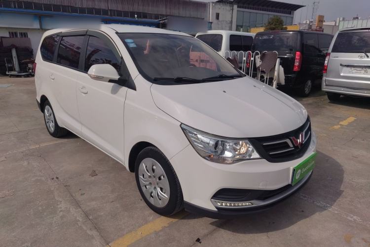 Used Wuling 730 2020 Commercial Vehicle 1.5L Manual Value Edition 7 Seats Front Right 45 Deg