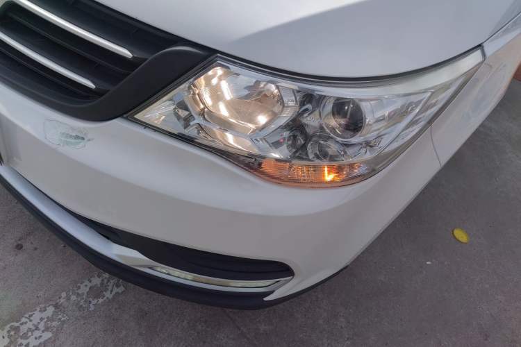 Used Wuling 730 2020 Commercial Vehicle 1.5L Manual Value Edition 7 Seats Left Front Headlight
