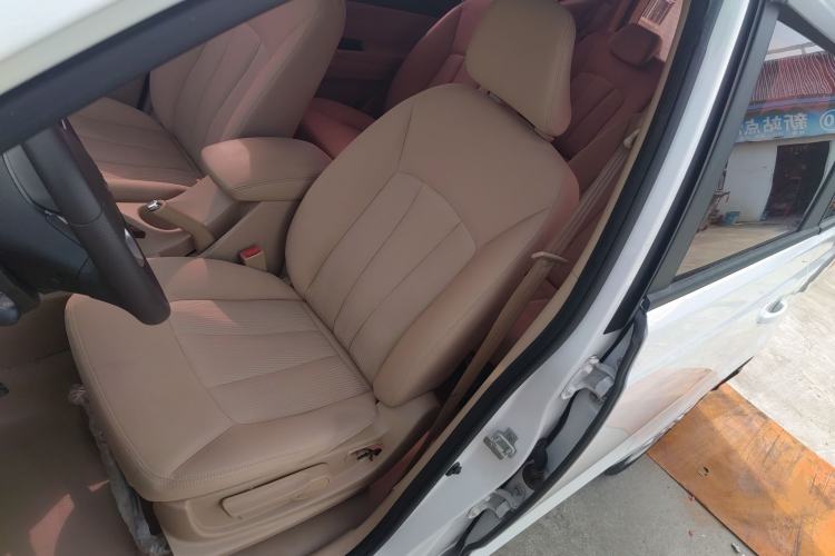 Used Wuling 730 2020 Commercial Vehicle 1.5L Manual Value Edition 7 Seats Left Front Seat