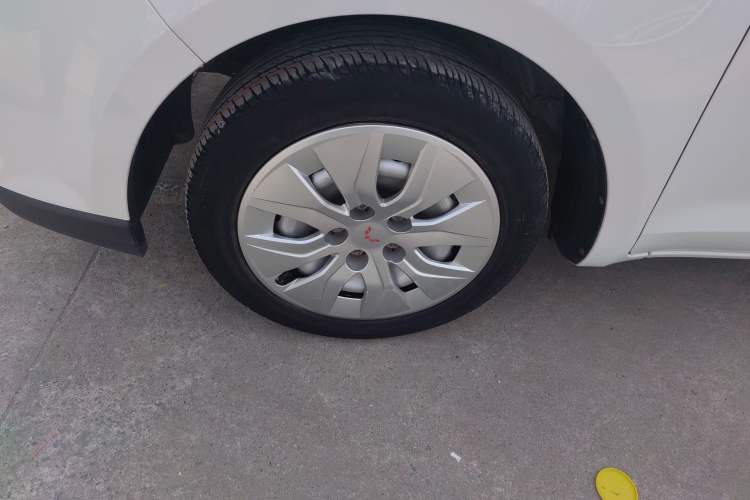 Used Wuling 730 2020 Commercial Vehicle 1.5L Manual Value Edition 7 Seats Left Front Wheel Hub