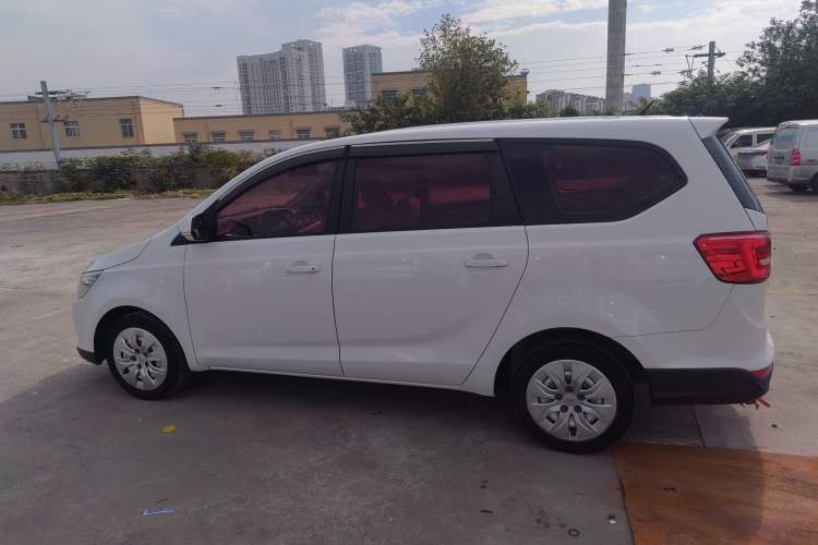 Used Wuling 730 2020 Commercial Vehicle 1.5L Manual Value Edition 7 Seats Left Side