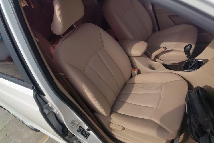 Used Wuling 730 2020 Commercial Vehicle 1.5L Manual Value Edition 7 Seats Right Front Seat