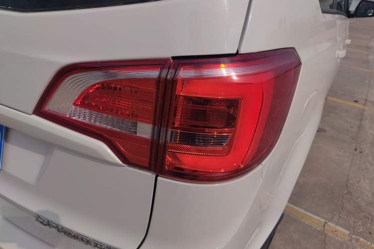 Used Wuling 730 2020 Commercial Vehicle 1.5L Manual Value Edition 7 Seats Right Rear Taillight
