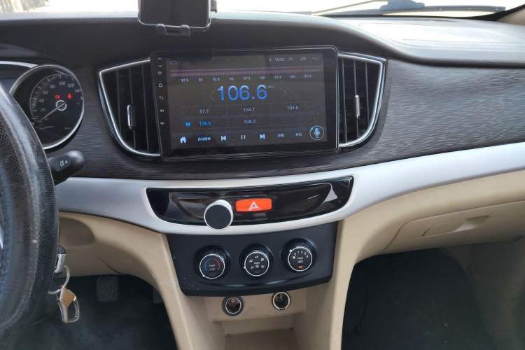 Used Wuling 730 2020 Commercial Vehicle 1.5L Manual Value Edition 7 Seats Audio And AC Panel