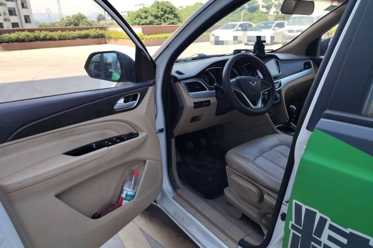 Used Wuling 730 2020 Commercial Vehicle 1.5L Manual Value Edition 7 Seats Driver Seat
