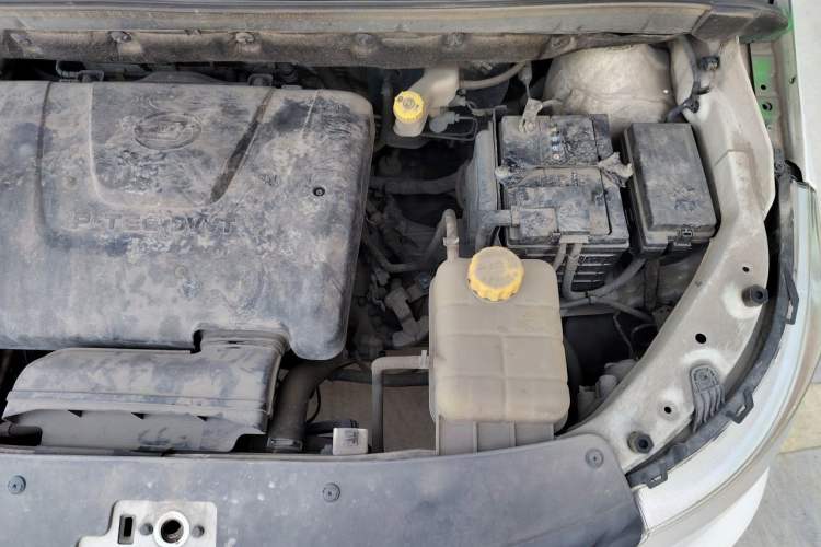 Used Wuling 730 2020 Commercial Vehicle 1.5L Manual Value Edition 7 Seats Engine Bay Left